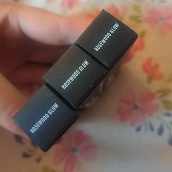 NEW unused. Makeup by Mario Moisture Glow Plumping Lip Serum in Rosewood Glow - Picture 4 of 4